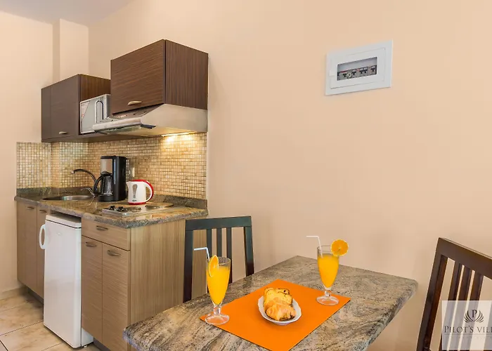 Pilot's Luxury Aparthotel Hersonissos (Crete)